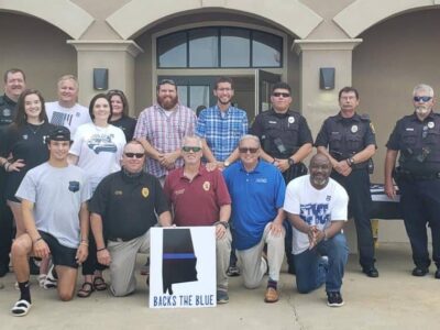 Community Prays, Shows Support for First Responders During Gathering at Wetumpka Police Department