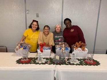 <strong>VFW Post 1349 Auxiliary Delivers Christmas Baskets to Area Pharmacies</strong>