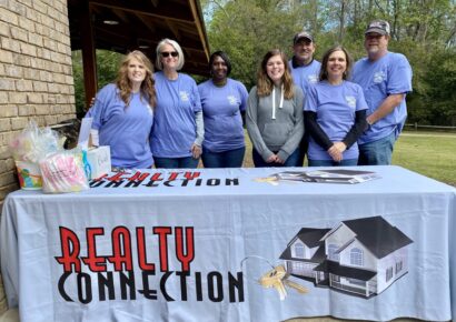 Realty Connection holds 6th Annual Easter Eggstravaganza at Lanark