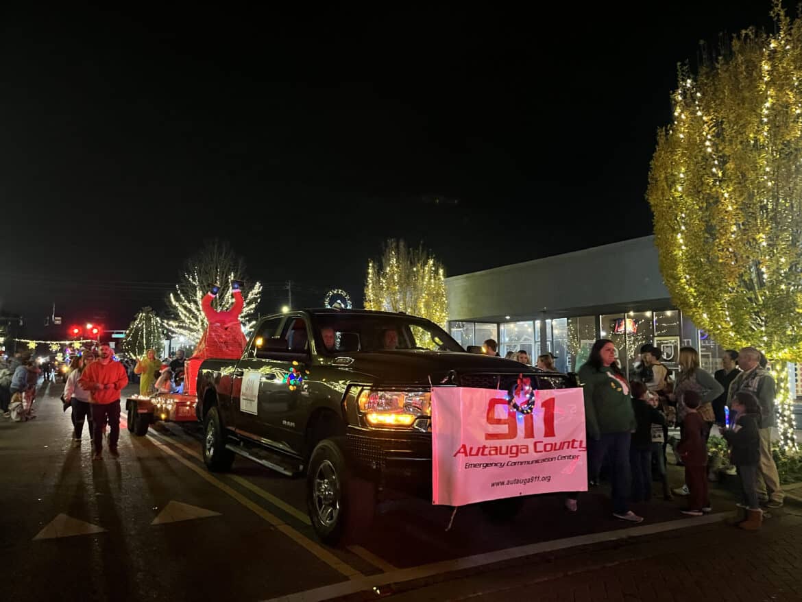 Prattville Christmas Parade Fills Town With Holiday Spirit Elmore